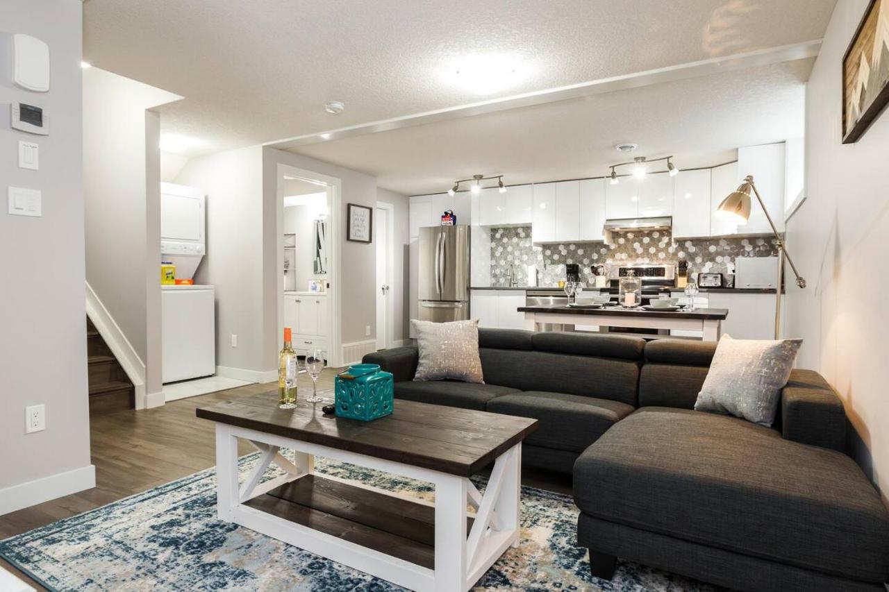 Modern Executive Suite I Complimentary Netflix & Parking! Edmonton Ngoại thất bức ảnh