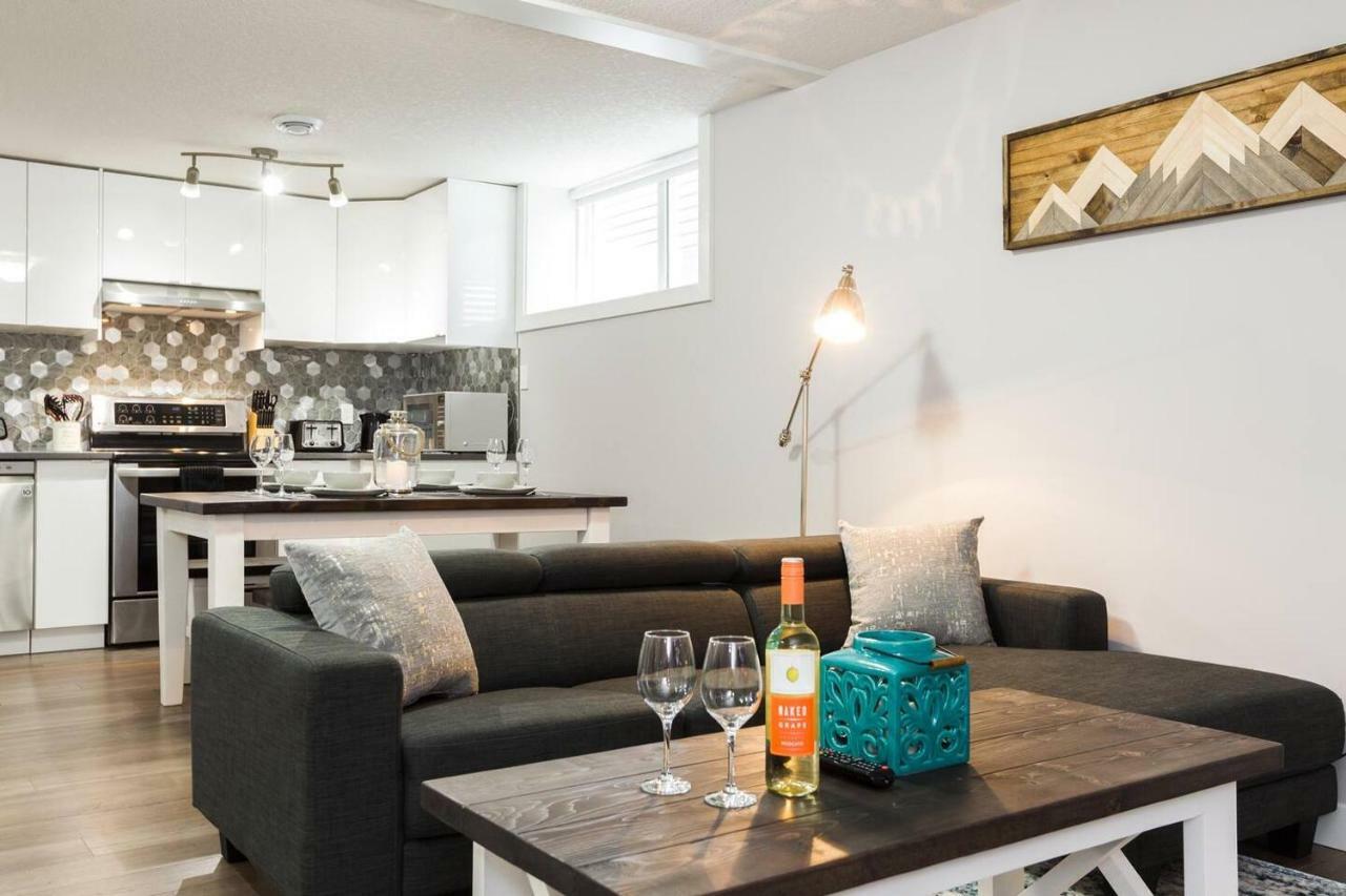 Modern Executive Suite I Complimentary Netflix & Parking! Edmonton Ngoại thất bức ảnh
