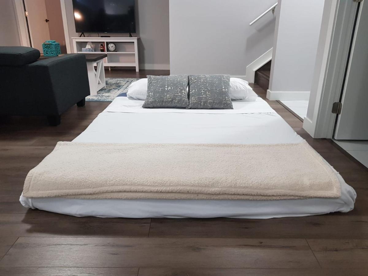 Modern Executive Suite I Complimentary Netflix & Parking! Edmonton Ngoại thất bức ảnh